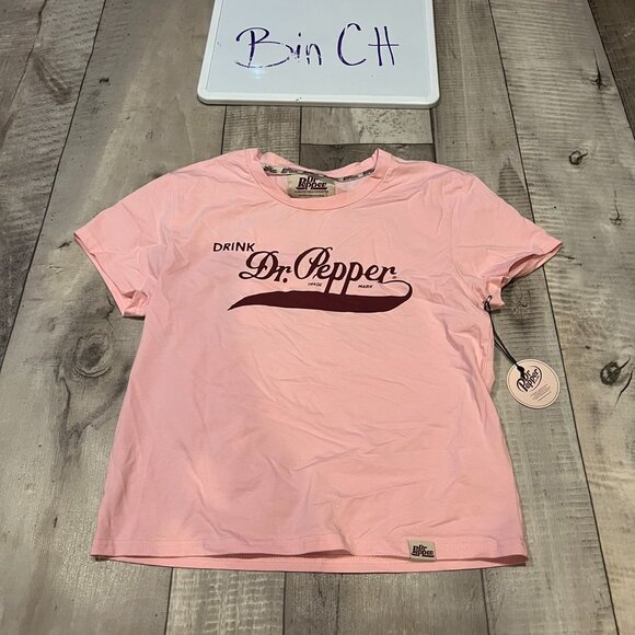 Pink Dr Pepper Crop Top T-Shirt NWT Size Large 23 Back Red Lettering Viral Tee - Picture 1 of 9